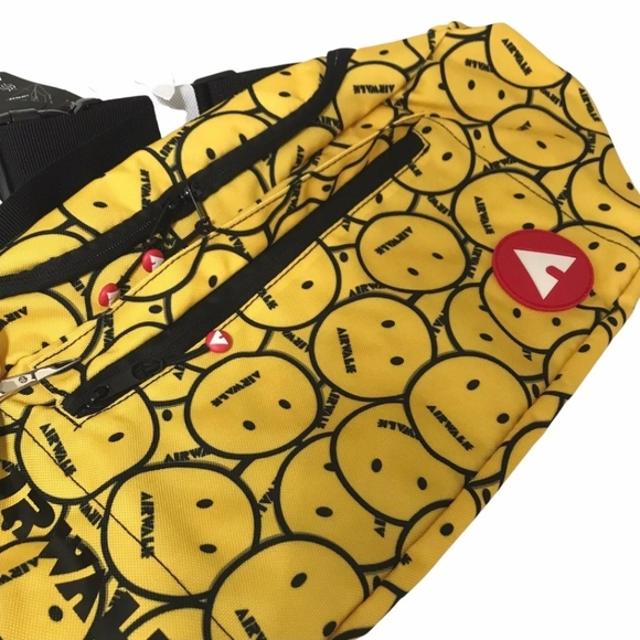 NWT Airwalk oversized waist bag/fany pack yellow with Airwalk smiley faces - Picture 5 of 8